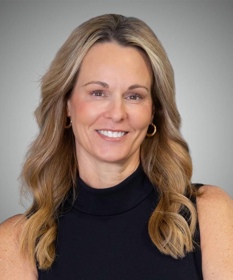 Lacey Glennon headshot