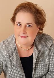 Fina Curtis headshot