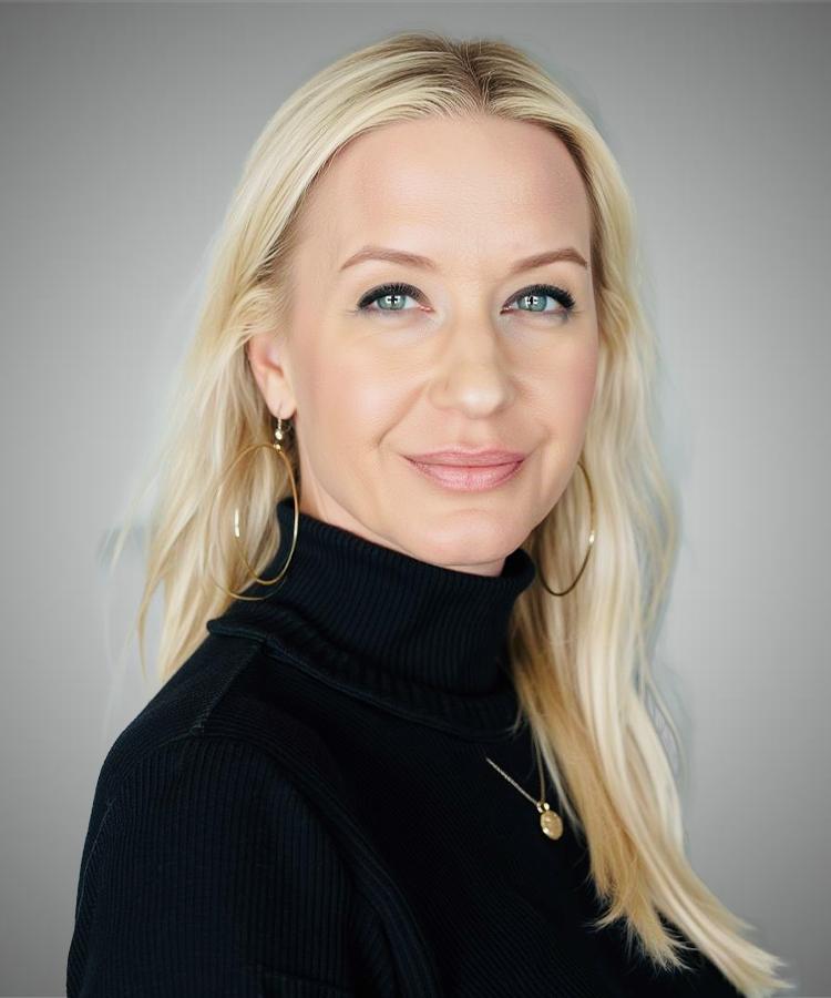 Liz Everett headshot