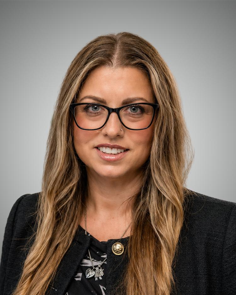 Heather Ayral headshot